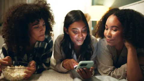 Gen Z vs Gen Alpha: Differences in Mobile Usage and MVAS Adoption